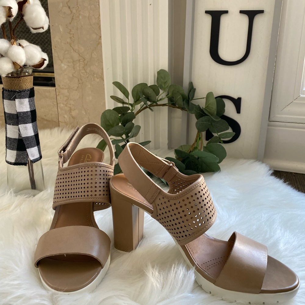 Clarks Artisan Pastina Malory Tan Leather Slingback Lug Sole Sandals Size 7.5